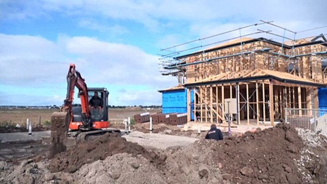 Gas hot water systems to be phased out of Victorian homes under new energy reforms