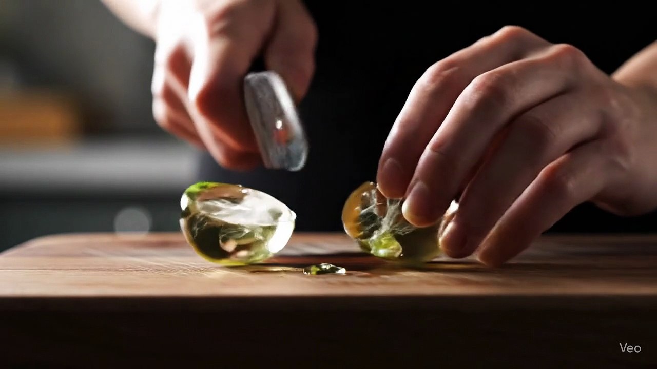 Video_Ready_Glass_Grape_Slicing-1