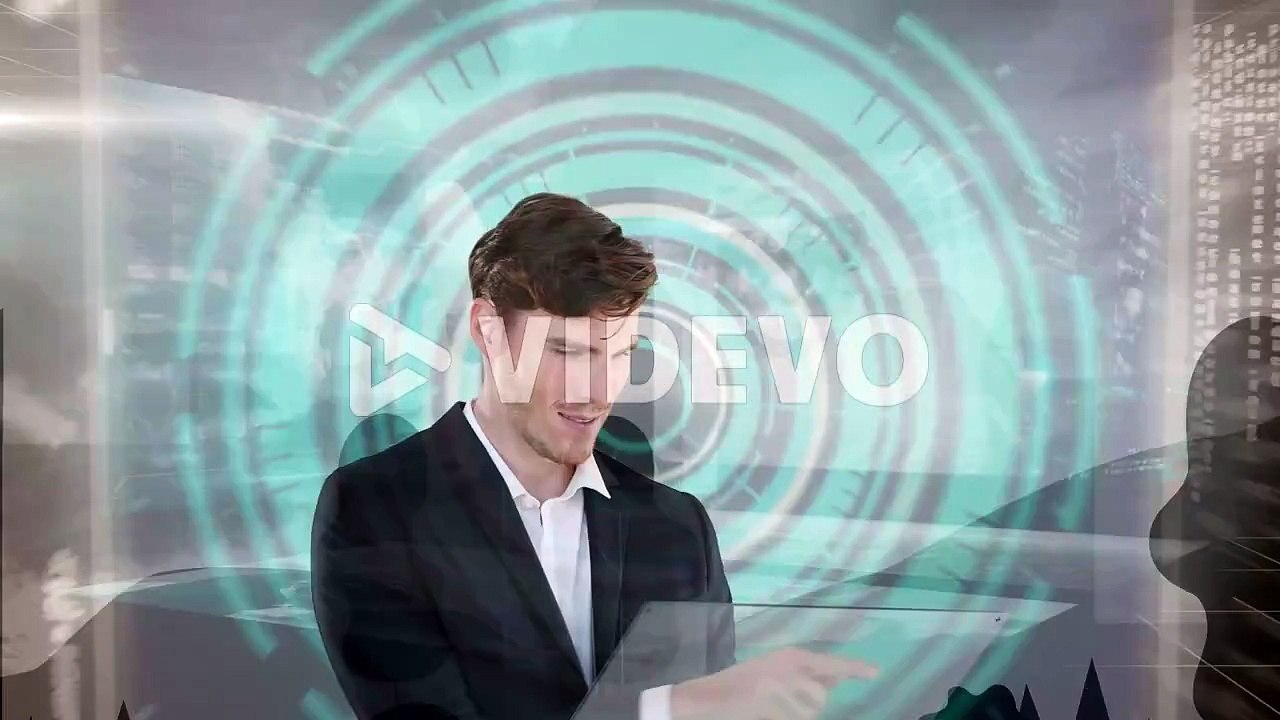 中泉公利　Animation of caucasian businessman over data processing