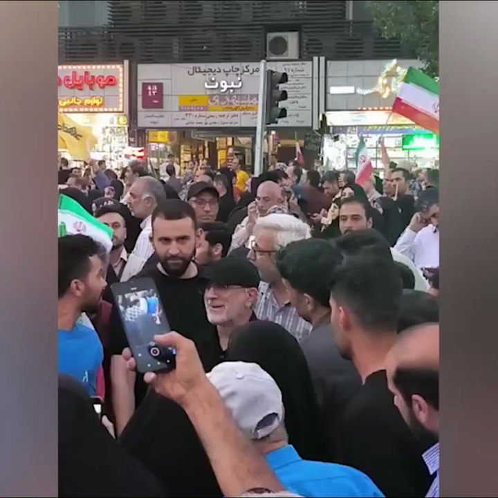 İsrail'in saldırısında öldürüldüğü iddia edilen İranlı general Kaani, Tahran'daki gösterilere katıldı