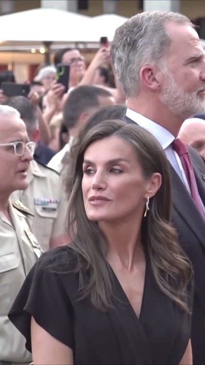 Have you seen Queen Letizia's latest fashion choices? She always manages to look absolutely stunning! Her sense of style is truly impeccable and she effortlessly combines classic elegance with modern trends.