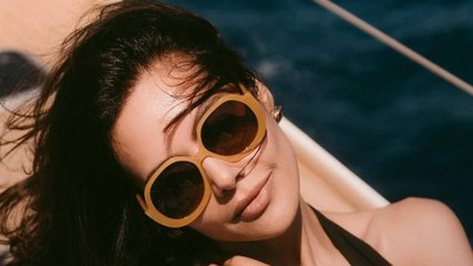 डायरेक्टर ने किया था बेइज्जत, Esha Gupta ने तोड़ दिया रिश्ता!