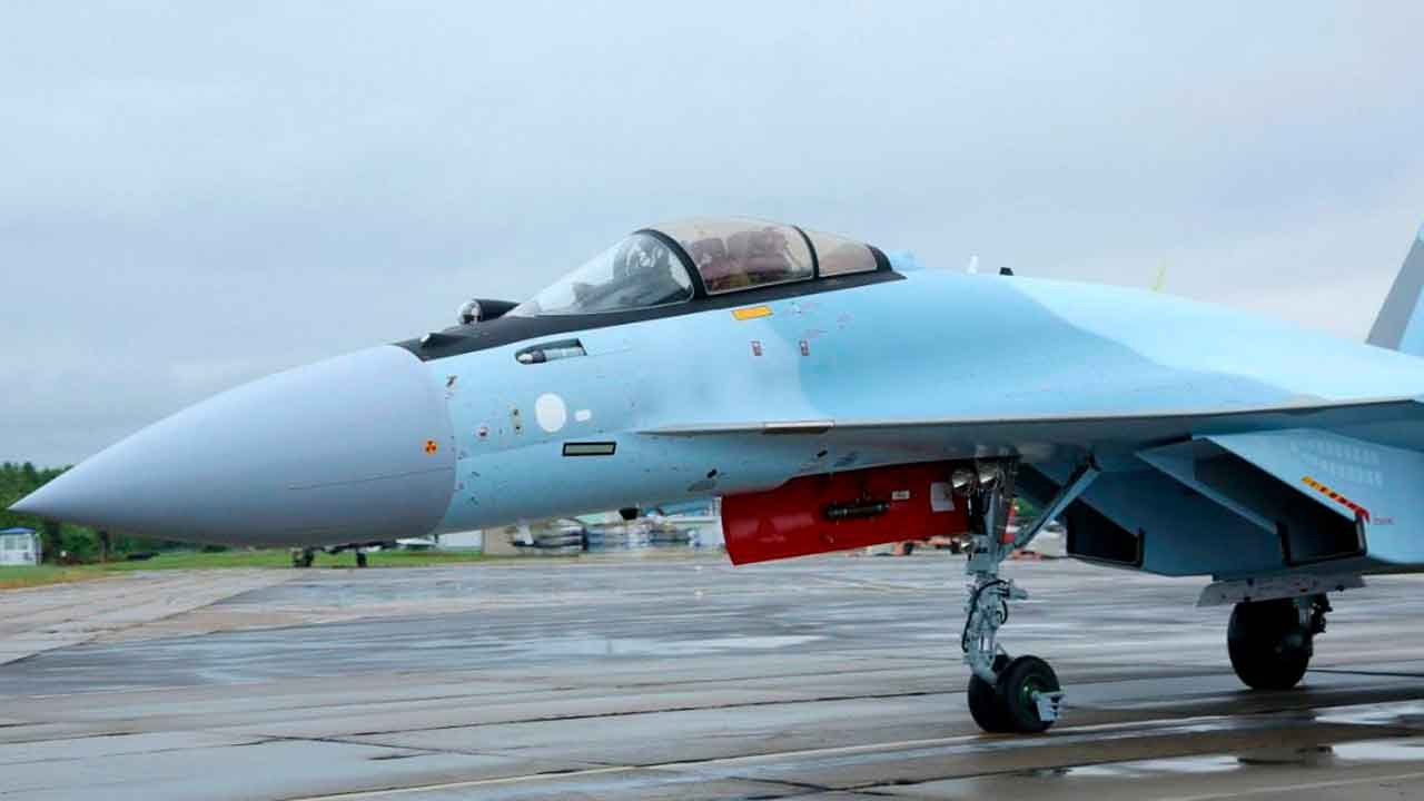 Video: Rusland ontvangt nieuwe partij Su-35S gevechtsvliegtuigen van UAC