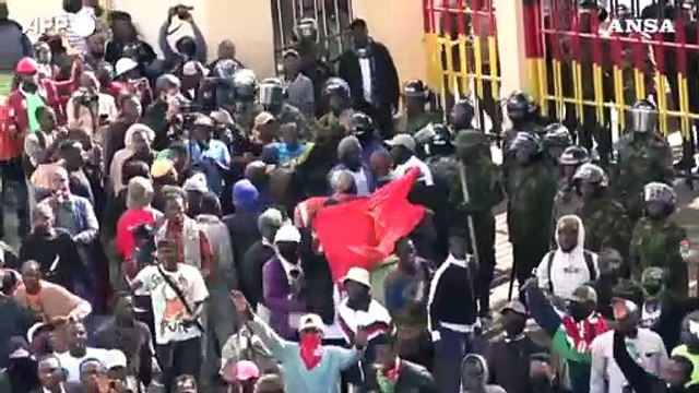 Kenya, scontri fra manifestanti e forze dell'ordine a Nairobi