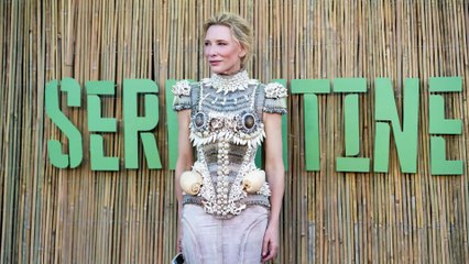 Cate Blanchett, la sirena. Il suo abito di conchiglie è uno spettacolo