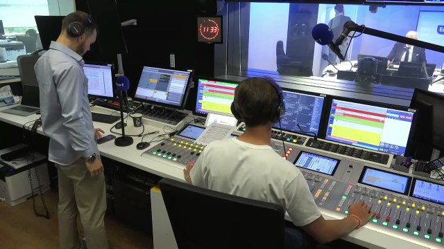 Pour Jean-Luc Mélenchon, la langue française «n'appartient plus aux Français» : la culture française est-elle menacée ?