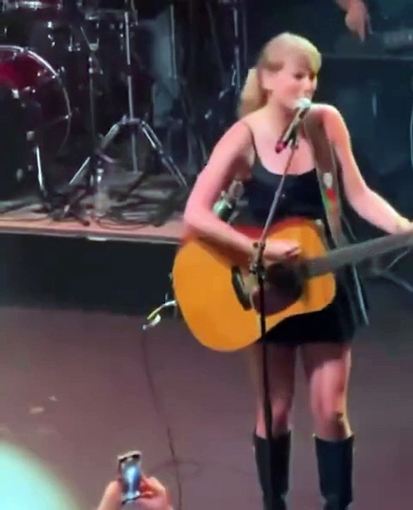 Taylor Swift faz show intimista para jogadores da NFL