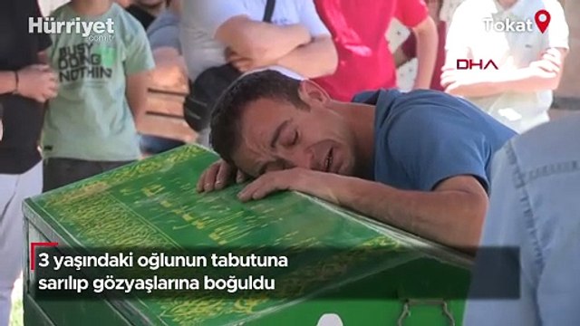3 yaşındaki oğlunun tabutuna sarılıp gözyaşlarına boğuldu