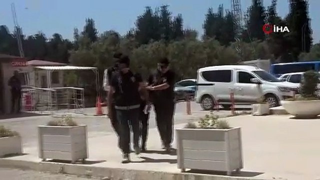 Yalova'da Alkol Alırken Tartıştığı Arkadaşını Boğazından Bıçaklayan Zanlı Adliyede