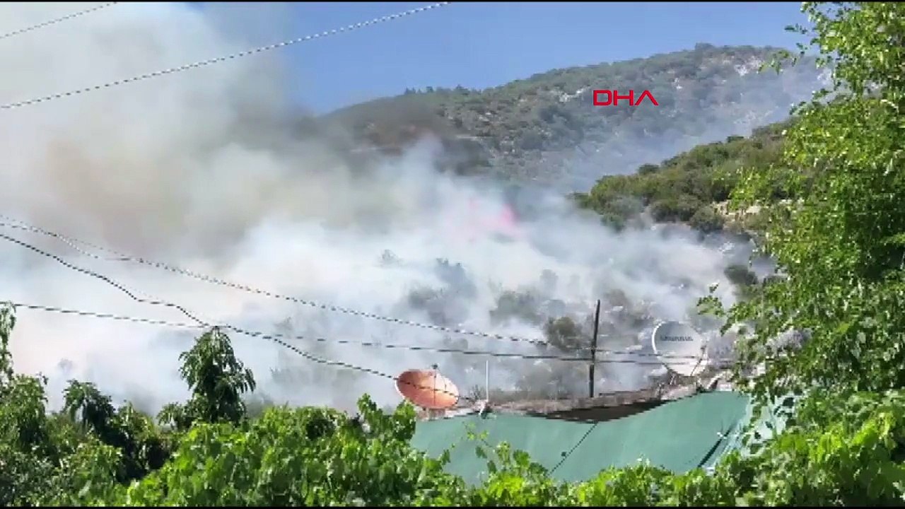 Antalya'da orman yangını; uçak, helikopter ve arazözlerle müdahale ediliyor