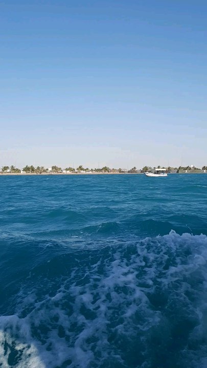 A thrilling boat trip through the blue waters of Aljar Marina Yanbu.