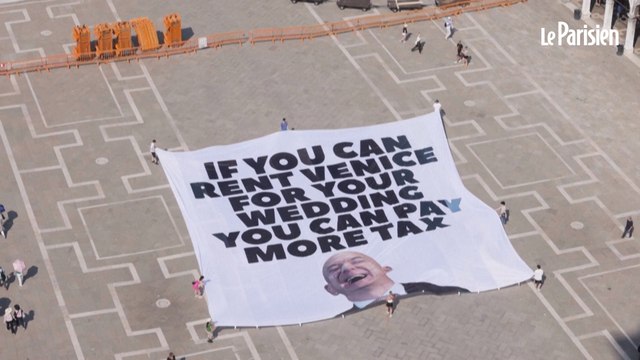 Venise : une banderole déployée contre le mariage de Jeff Bezos