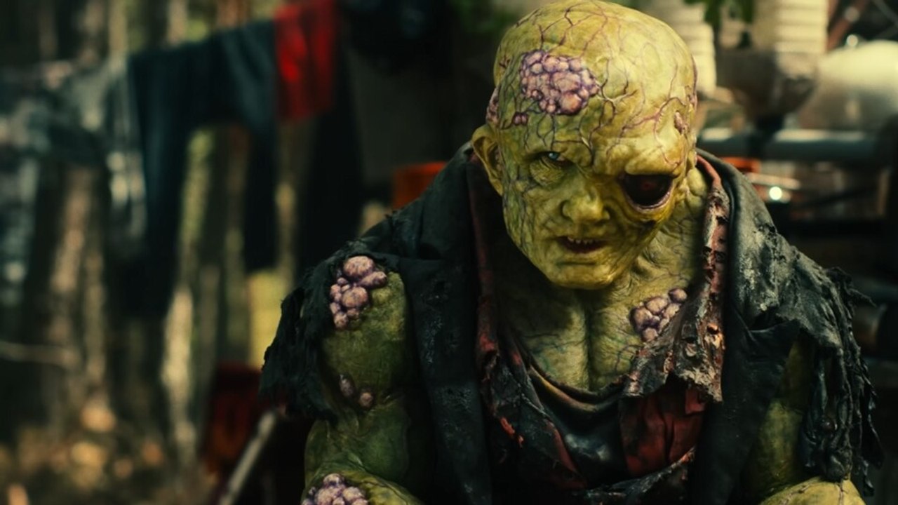 In The Toxic Avenger kämpft ein mutierter Giftmüll-Superheld gegen Korruption