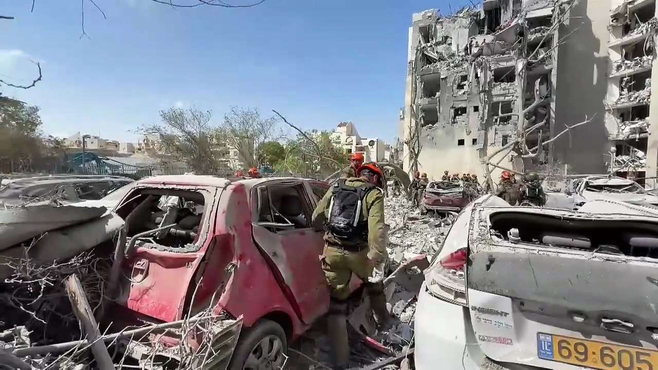 Explosiones en Irán y ataque mortal en Israel agudizan la tensión pese al alto el fuego