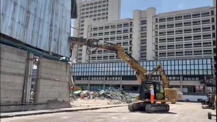 Bologna, il video dell'abbattimento del padiglione 35 della Fiera
