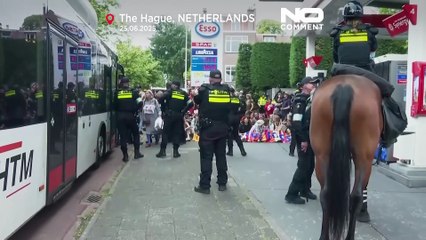 Aktivisten der Extinction Rebellion beim Protest gegen den NATO-Gipfel in Den Haag verhaftet