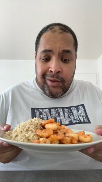 Je ne suis pas à la plage, il n’y a pas de coquillages, mais je mange des crustacés pour mon déjeuner 🍤🤪 #diabete #diabetique #pertedepoids #gourmand #sucre #dejeuner #bonappetit #crevette #fruitsdemer #sucré #salé #motivation #acting #humour