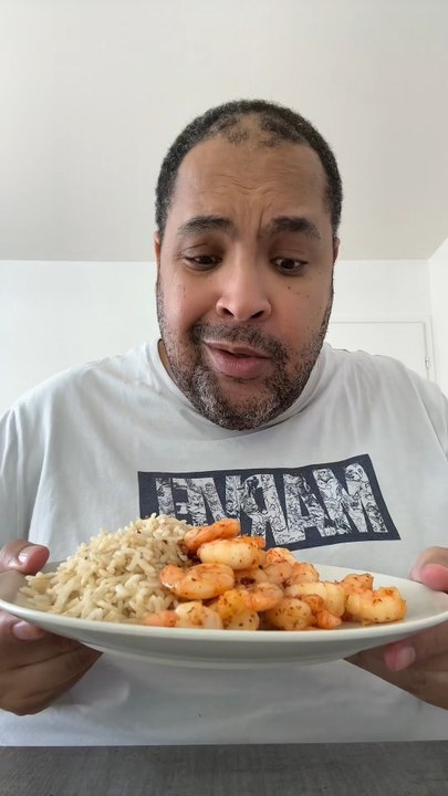 Je ne suis pas à la plage, il n’y a pas de coquillages, mais je mange des crustacés pour mon déjeuner 🍤🤪 #diabete #diabetique #pertedepoids #gourmand #sucre  #dejeuner #bonappetit #crevette #fruitsdemer #sucré #salé #motivation #acting #humour