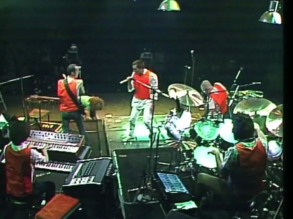 Modern Love - Peter Gabriel (live)