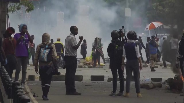 케냐서 '증세 반대 시위' 1주년 대규모 시위 / YTN