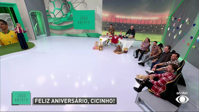 Jogo Aberto faz homenagem a Cicinho, aniversariante do dia