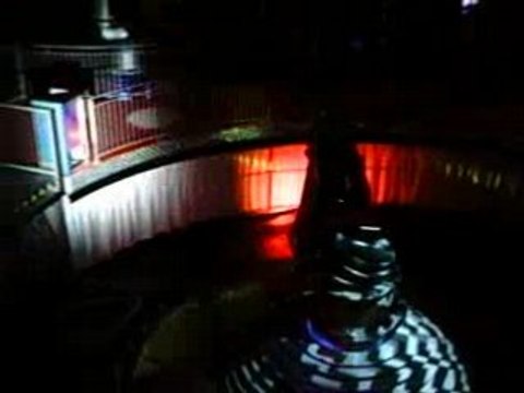 BRITNEY DANSE DES ROBOTS FUTUROSCOPE