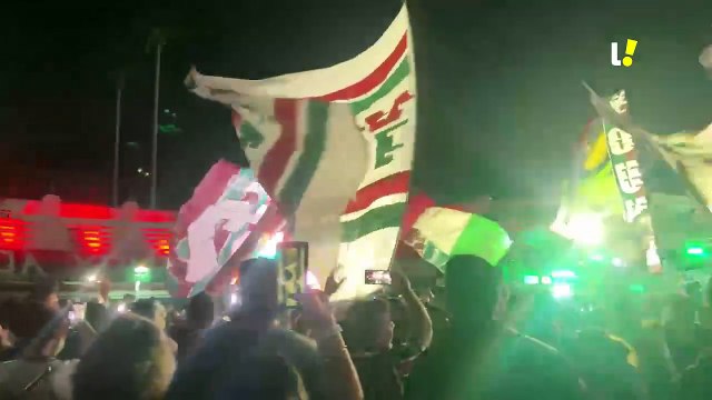 Torcida do Fluminense festeja classificação nas Laranjeiras