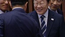 권성동 “총리 임명 안된다” 말하자…이 대통령, 웃으며 “알았다” 어깨 툭