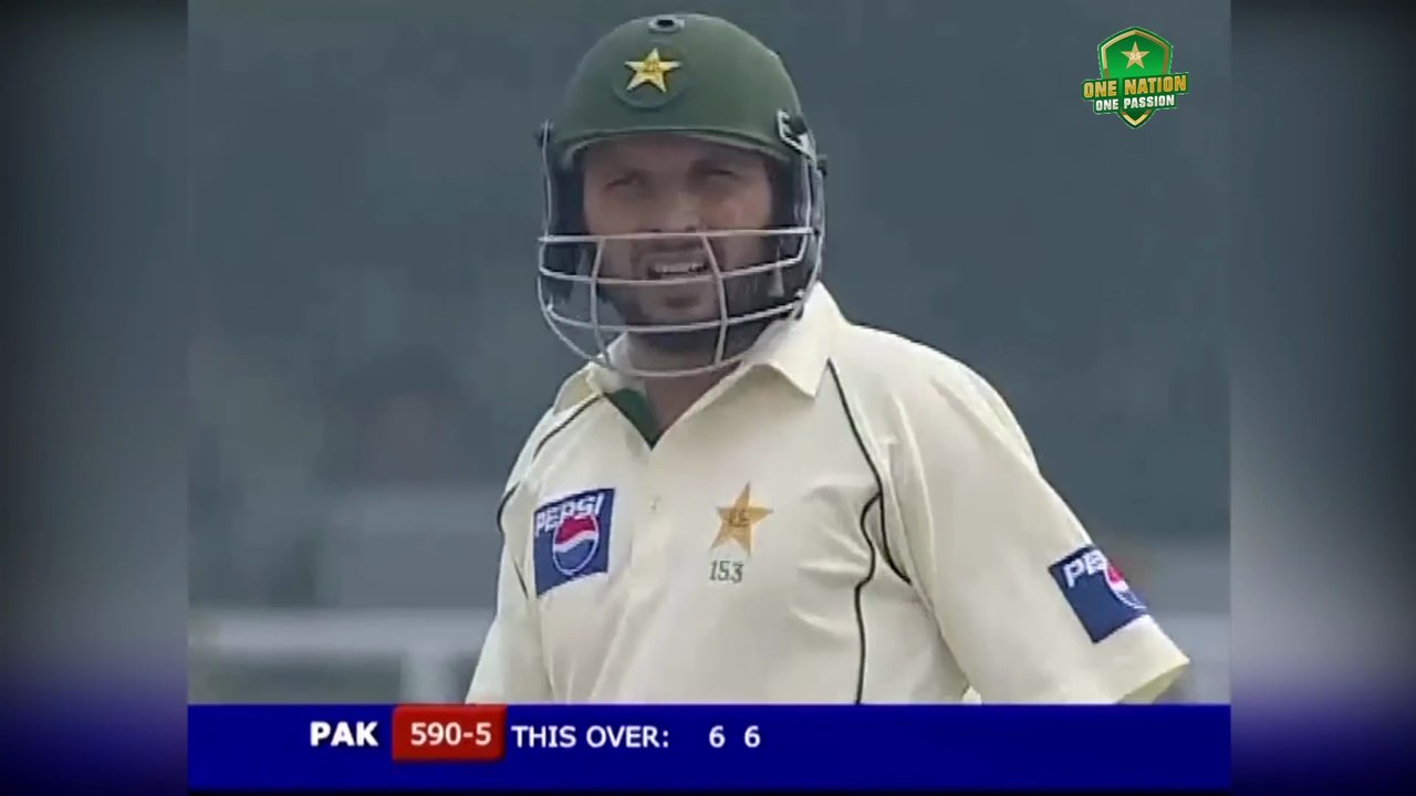 Shahid Afridi vs Harbhajan Singh - Afridi Sixes