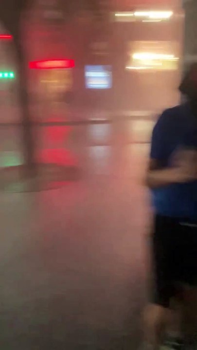 Hier soir, mercredi 25 juin à 21h, de fortes pluies se sont abattues sur Paris.