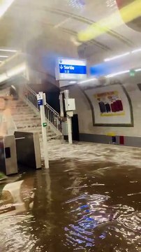 L’eau a inondé certaines stations de métro à Paris. Le trafic a été perturbé sur plusieurs lignes.