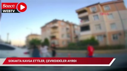 Sokakta kavga ettiler, çevredekiler ayırdı