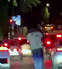 (ვიდეო)"კისერზე აზის, სულ გაგიჟდა ეს ხალხი...