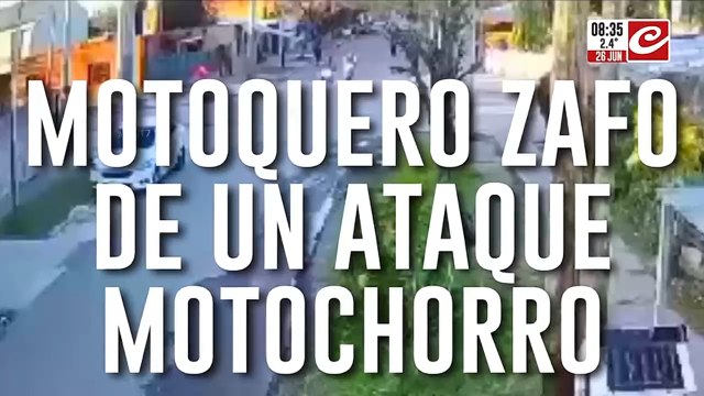 Motoquero evitó un ataque motochorro con una audaz maniobra