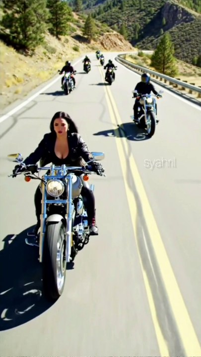 wow, amazing giant motorbikes rule the highway