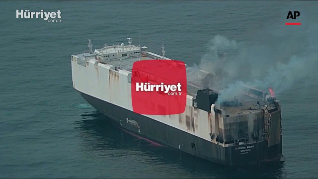 ABD'de kargo gemisinde çıkan yangında, 3 binden fazla araç sulara gömüldü