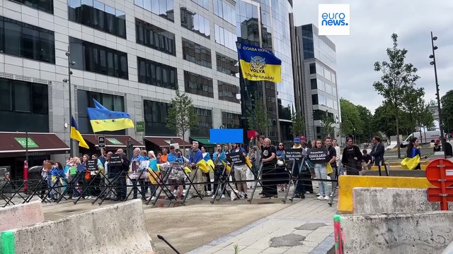 Orbán Viktor uniós vétója ellen tüntettek ukránok Brüsszelben