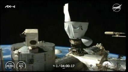 Navicella SpaceX attracca Iss con astronati India, Polonia e Ungheria