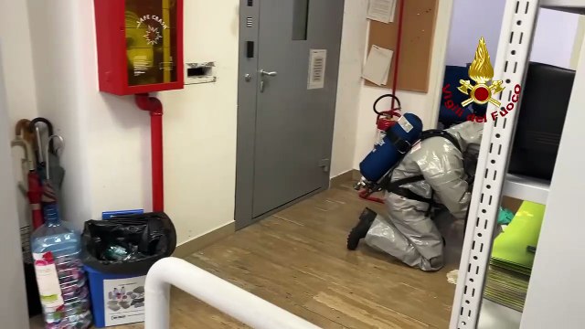 Pacco esplode all'ufficio postale, l'intervento del nucleo batteriologico