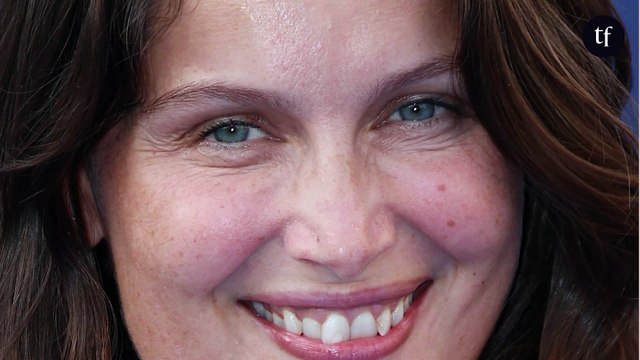 En robe décolletée sidérante , Laetitia Casta est plus belle et glamour que jamais à 47 ans, défendent les internautes