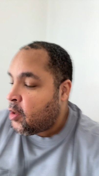 J’aime bien les burgers, mais je sais que pour moi c’est mieux les tomates 🤣 #humour #drole #parodie #comedie #acting