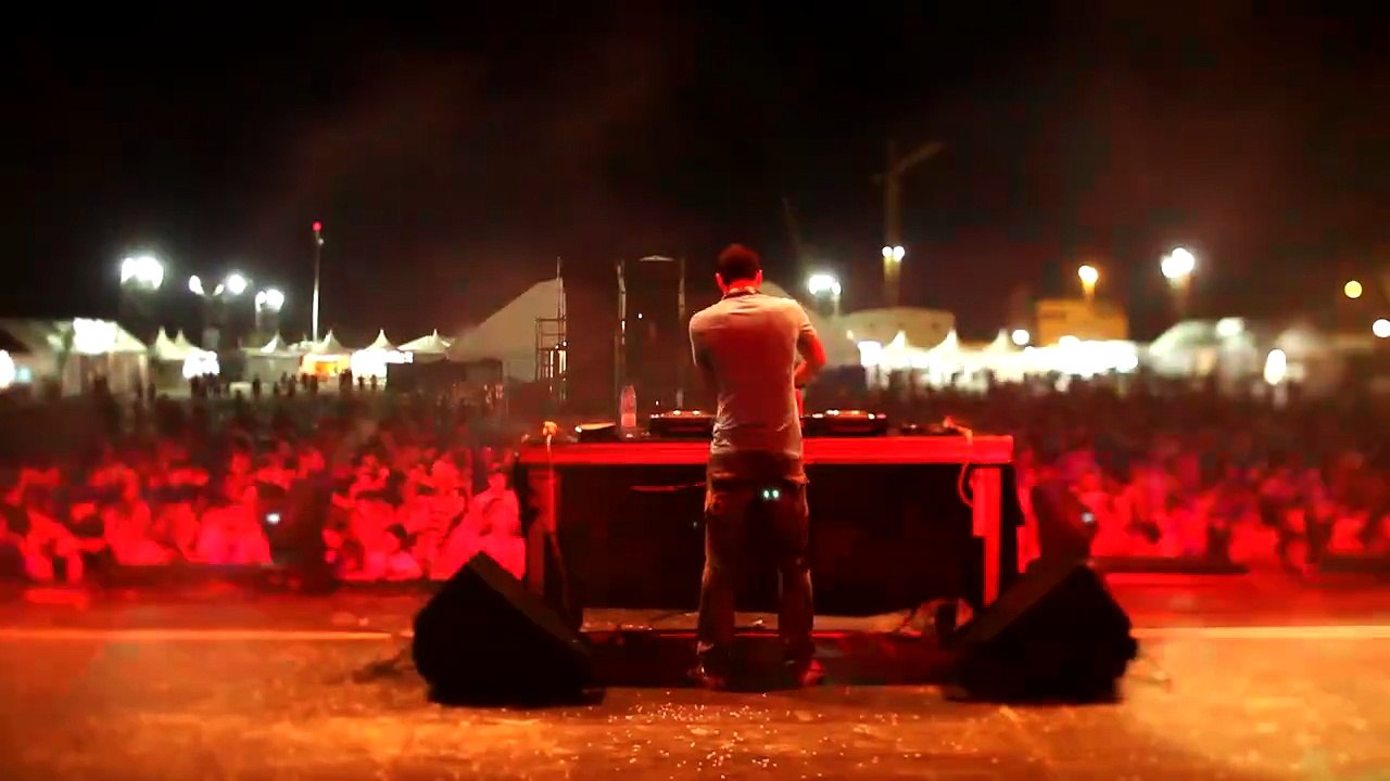 mixkit-dj-playing-music-on-stage-4026-hd-ready
