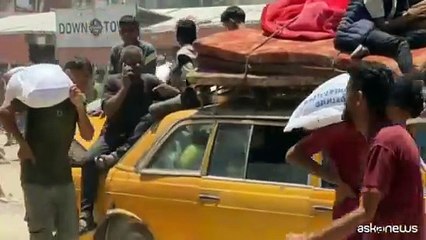 A Khan Younis il saccheggio della farina: "abbiamo fame, non c'è altra via"