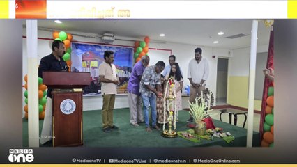 അണിയറ ഇടപ്പള്ളി ആര്‍ട്ട്സ് അവതരിപ്പിക്കുന്ന മൂന്നാമത്തെ നാടകത്തിന്റെ പുസ്തക പ്രകാശനം