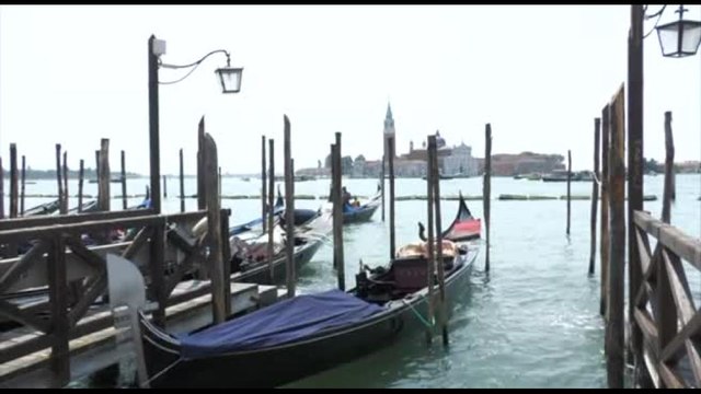 Le nozze di Bezos; i veneziani divisi fra irritazione e convenienza