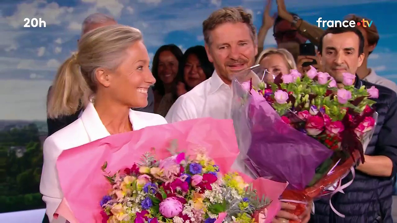 "C’est le moment où je perds un peu le contrôle" : Anne-Sophie Lapix  surprise et émue lors de son dernier JT sur France 2