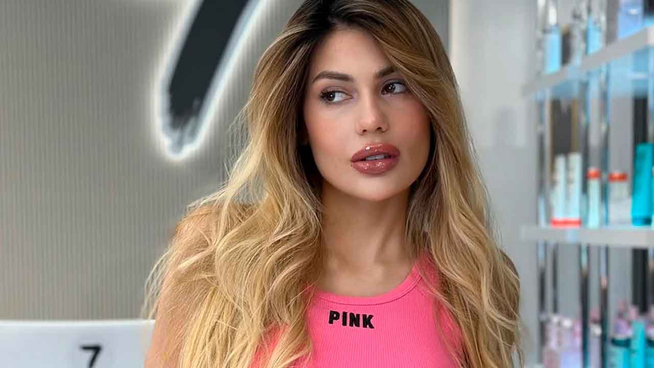 وفاة نجمة الواقع التركية نيهال جاندان عن عمر يناهز ٣٠ عاماً بوزن لا يتجاوز ٢٢ كغم