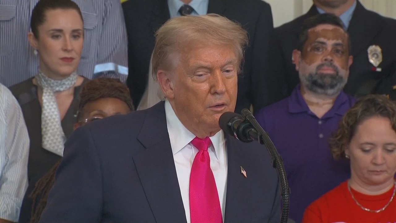 A GESTURE THAT SPEAKS VOLUMES: TRUMP ENDS SPEECH WITH EXTREME HUMILITY