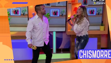 Mariana Ochoa y Jonathn Becerra cantando en &#039;Chismorreo&#039;