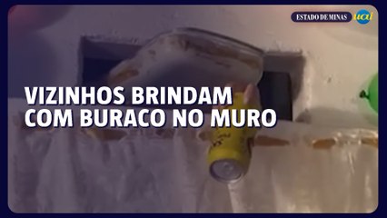 Vizinhos mantêm buraco no muro para passar cerveja e histórias
